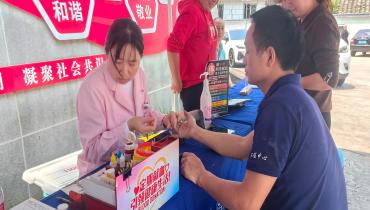 为爱挽袖 无偿献血 | 尊龙抖圈官网踊跃参与志愿献血活动